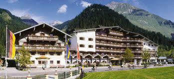Alpenrose Wellnesshotel Bach (Tyrol)